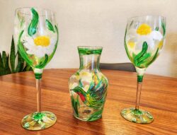 Janelle Janovich "Daisies-and-Hummingbird-Glass-Set" 3D