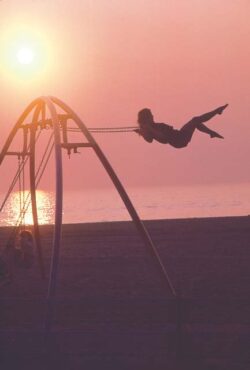 Leslie Dirgo "Sunset Swinger" Photograpy